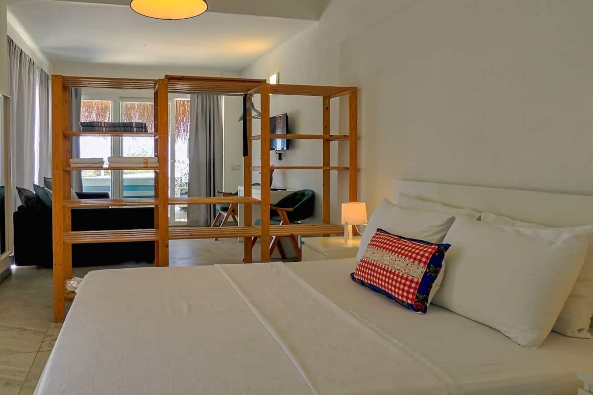 comfort studio suite, non smoking, sea view | individually furnished, desk, laptop workspace, free wifi