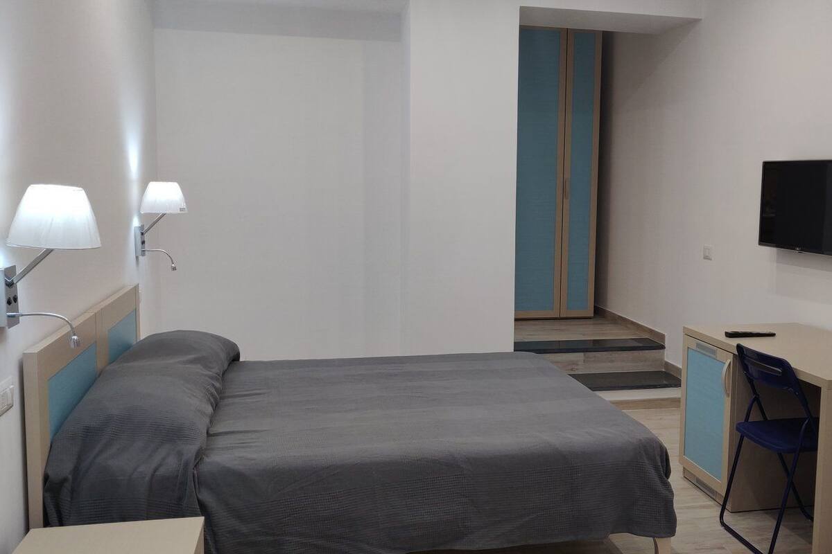 Comfort Room (Camera 1) | Desk, WiFi (free), bed sheets