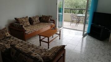 Family Apartment, 2 Bedrooms | Living room | LED TV