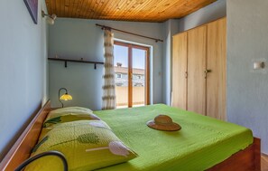 Apartment, 3 Bedrooms, Balcony, Sea View (A6) | Desk, blackout curtains, free WiFi, bed sheets