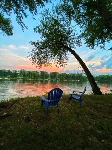 Earls Landing -Riverfront Cottage