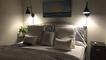 4 bedrooms, desk, iron/ironing board, WiFi