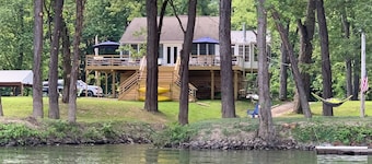 Earls Landing -Riverfront Cottage!
