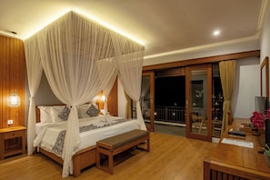 In-room safe, desk - Paon Desa Ubud Hotel (Ubud)