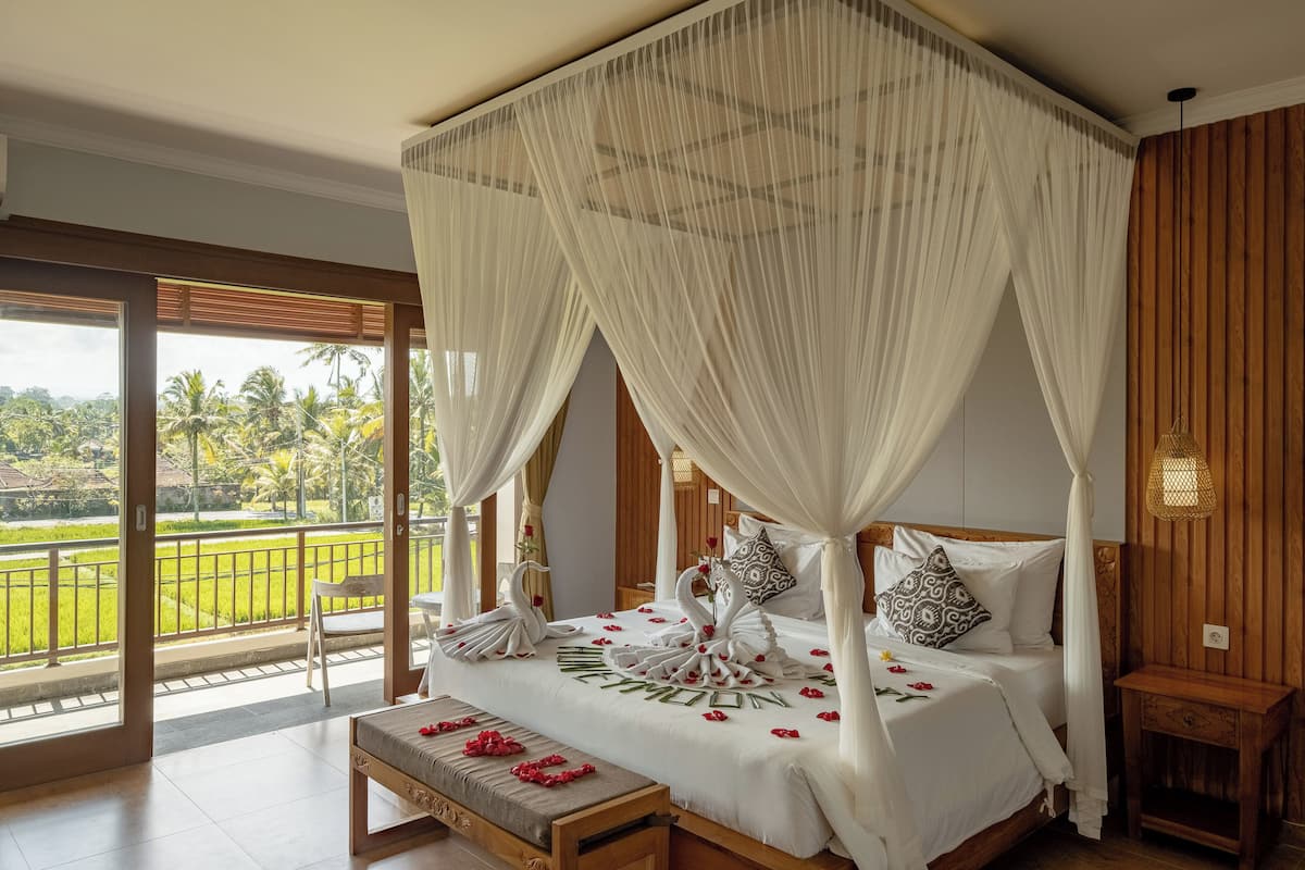Phòng Suite, ban công (with Rice Field View) | Két bảo mật tại phòng, bàn