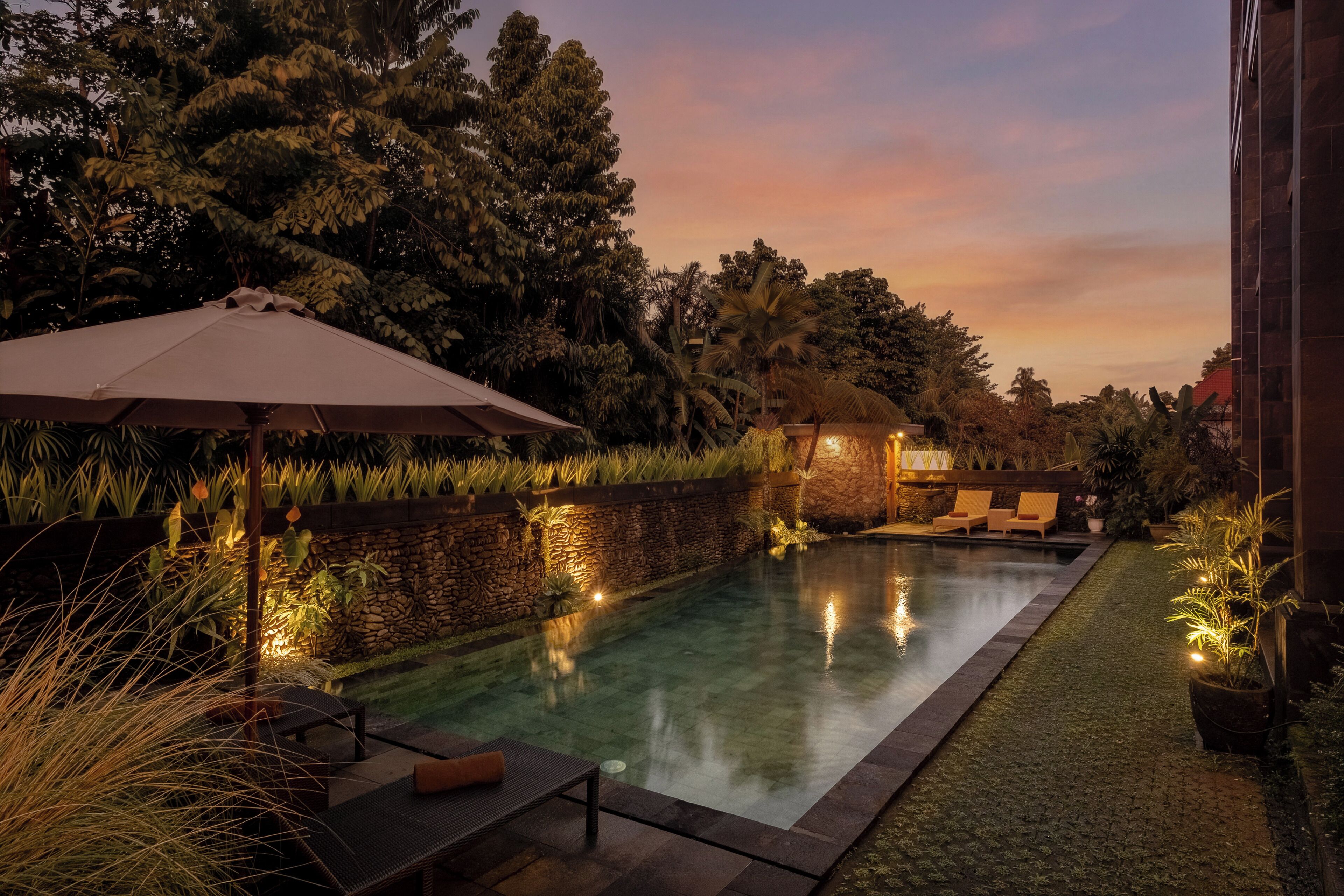 Outdoor pool, pool umbrellas