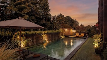 Outdoor pool, pool umbrellas
