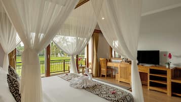 Deluxe Room Balcony with Rice Field View | In-room safe, desk