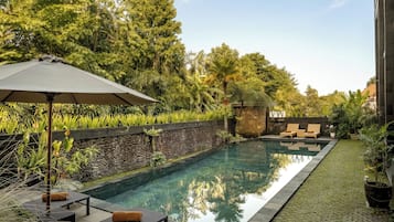 Outdoor pool, pool umbrellas