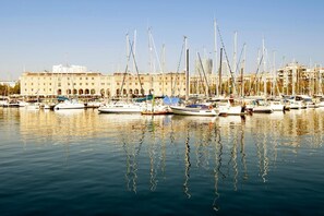 Lake - V Barcelona Hostal (Barcelona)