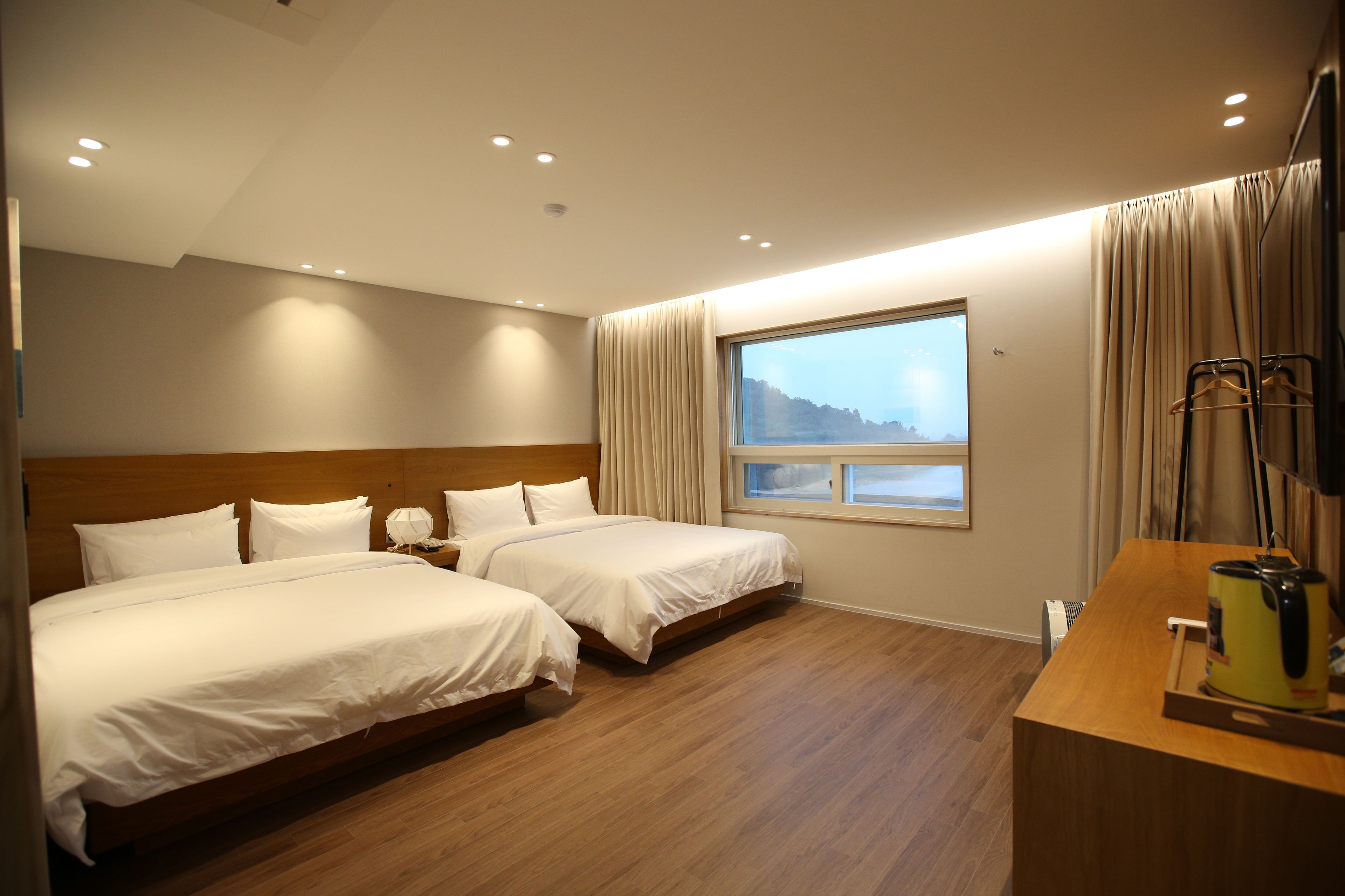 deluxe twin room, ocean view | free wifi, bed sheets