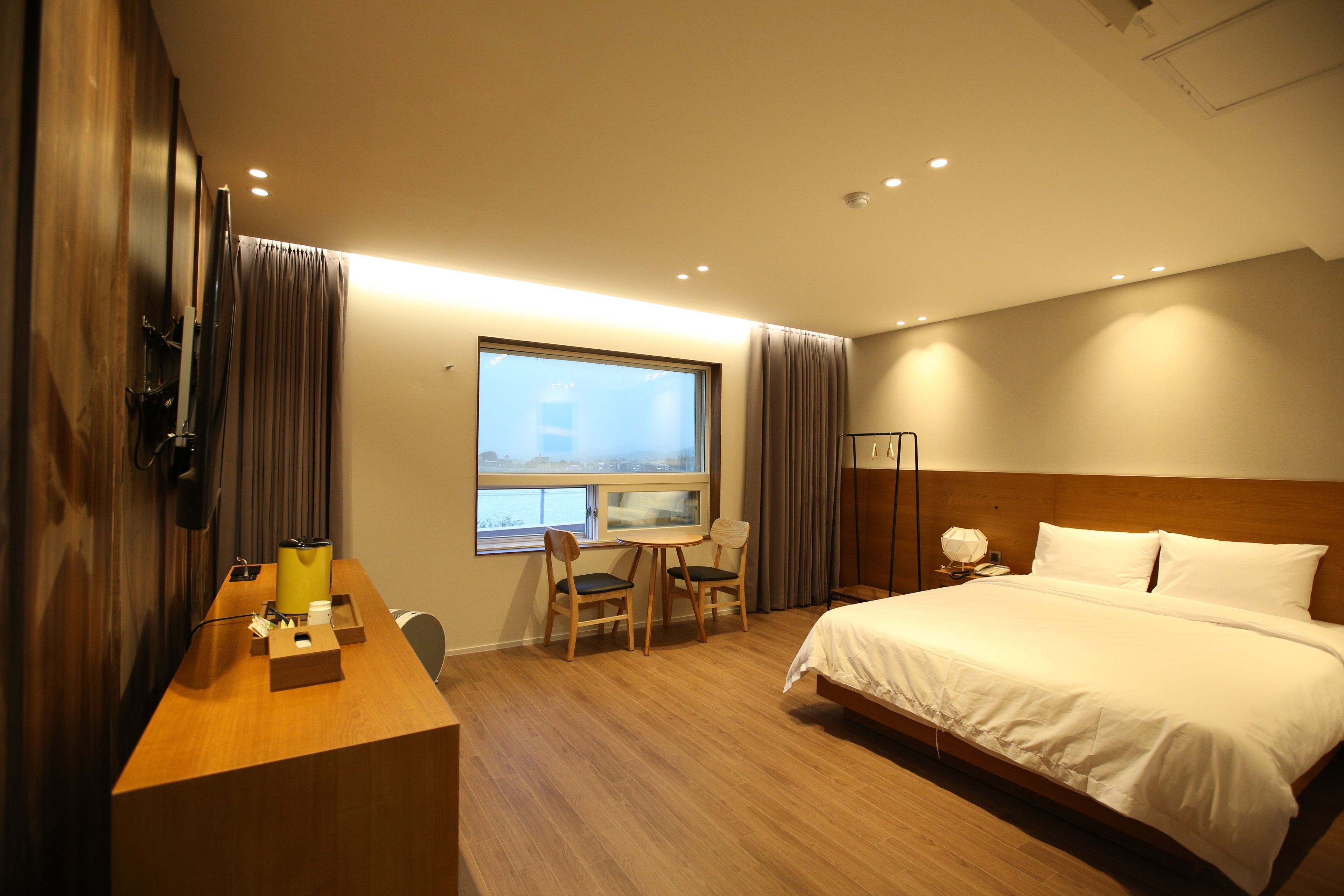 deluxe double room, city view | free wifi, bed sheets