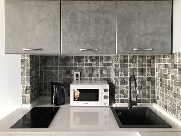 Studio (5) | Eigene Küche | Kühlschrank, Mikrowelle, Herdplatte, Wasserkocher