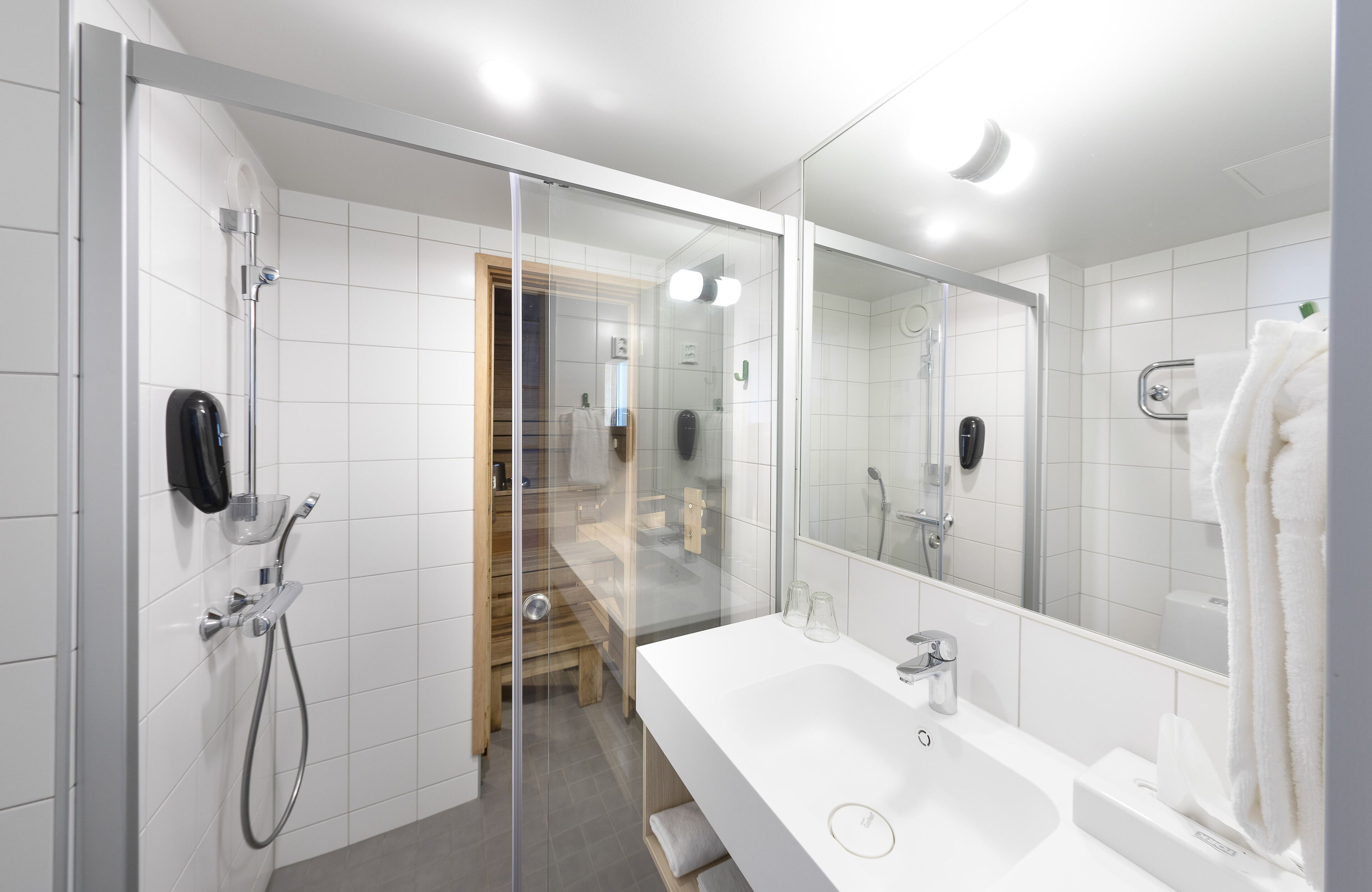 junior suite, sauna | bathroom | shower, eco-friendly toiletries, hair dryer, bidet