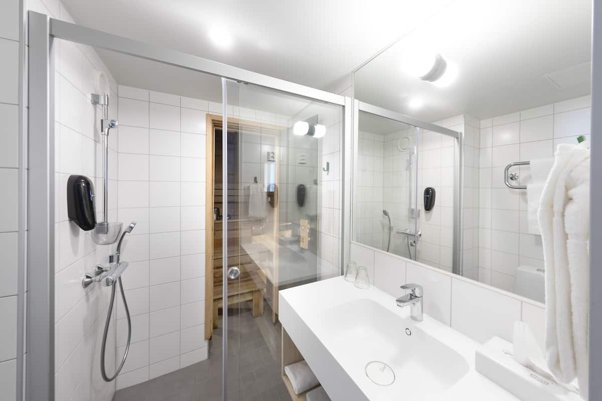 junior suite, sauna | bathroom | shower, eco-friendly toiletries, hair dryer, bidet
