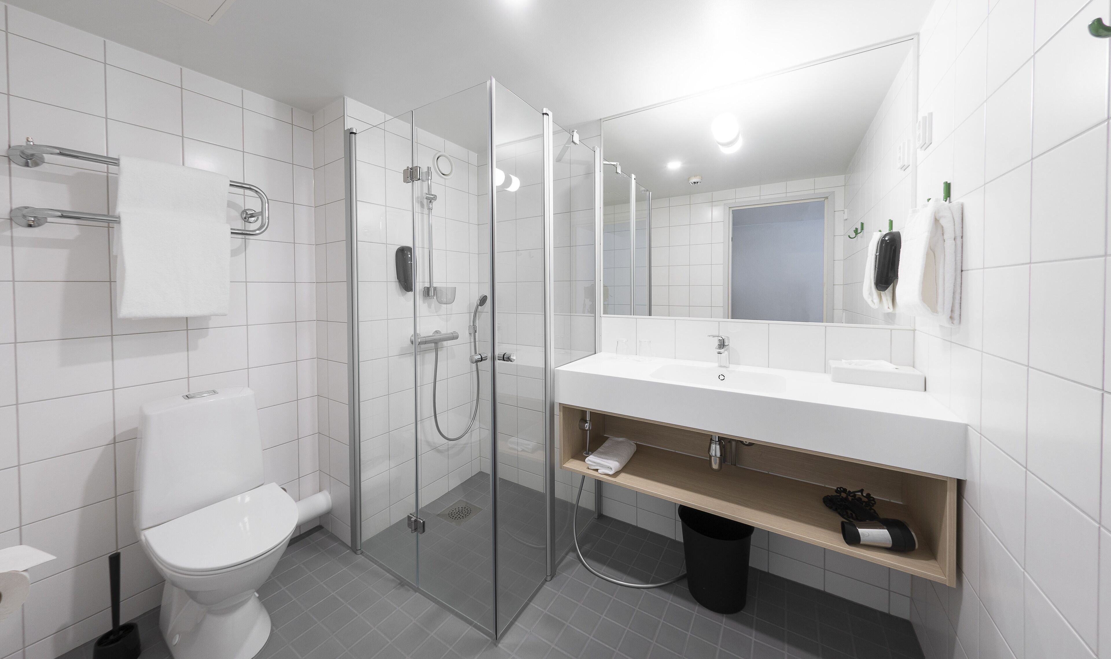 family room | bathroom | shower, eco-friendly toiletries, hair dryer, bidet