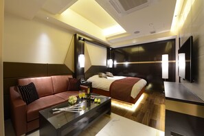 Iron/ironing board, free WiFi