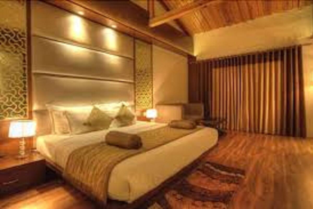 Executive Room | Desk, soundproofing, WiFi (free), individually decorated