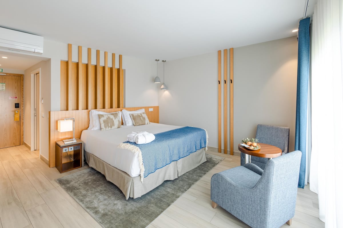 Minibar, in-room safe, soundproofing, free cribs/infant beds