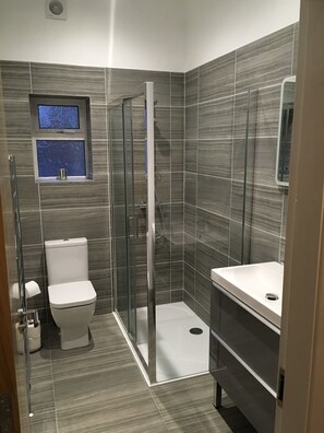 Shower, free toiletries, towels - Hillrise Portrush (Portrush)