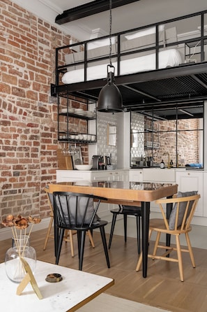 Comfort Studio Suite | In-room dining - RentPlanet - Apartamenty Ruska (Wroclaw)