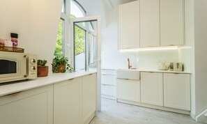 Deluxe-Apartment | Eigene Küche | Großer Kühlschrank, Ofen, Herdplatte