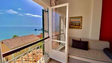 Apartemen, 2 kamar tidur, pemandangan laut | Area keluarga | TV layar datar