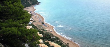 Una spiaggia nelle vicinanze