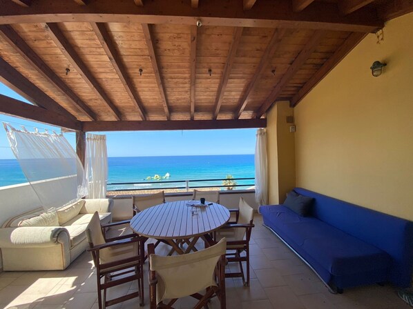 Apartamento, 2 quartos, vista para o mar | Terraço/pátio