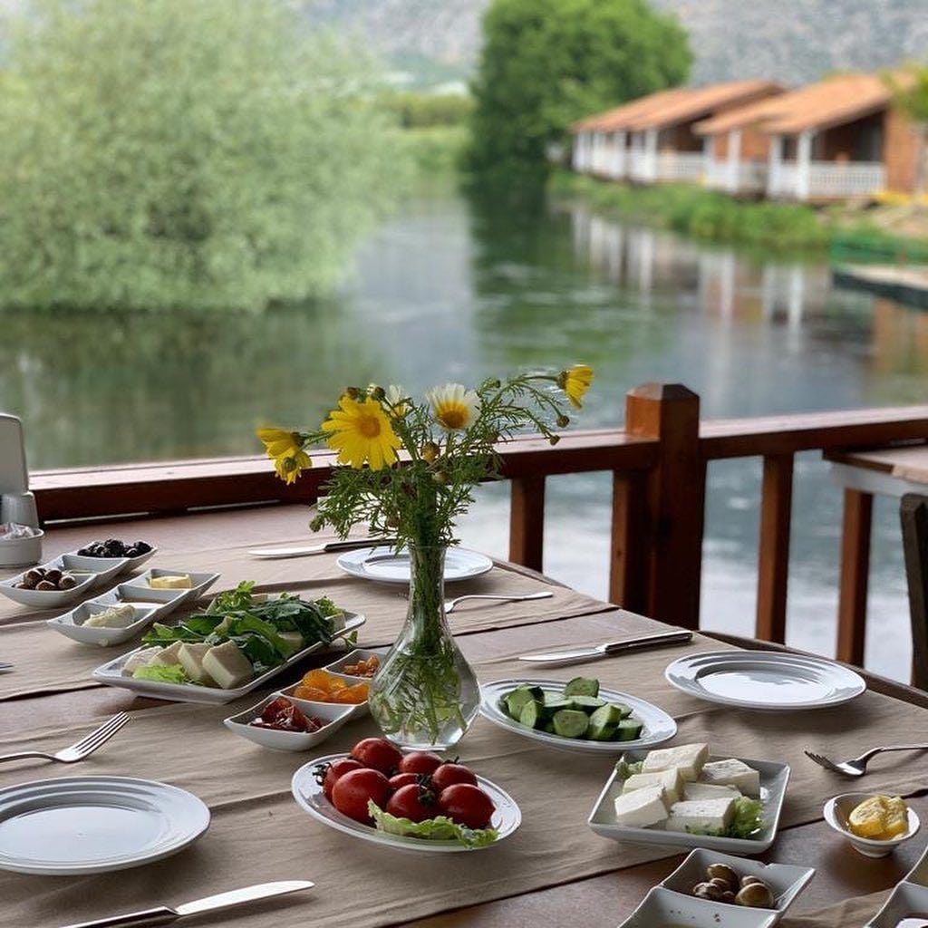 Breakfast, lunch and dinner served