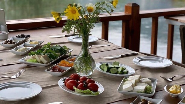 S'hi serveixen esmorzars, dinars i sopars 