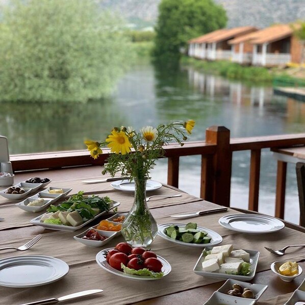 Breakfast, lunch and dinner served