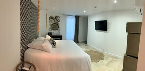 Habitación doble superior | Caja de seguridad en la habitación y decoración personalizada 