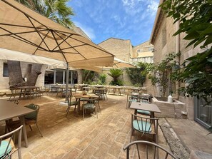 Exterior - Hôtel Restaurant O'Banel (Gallargues-le-Montueux)