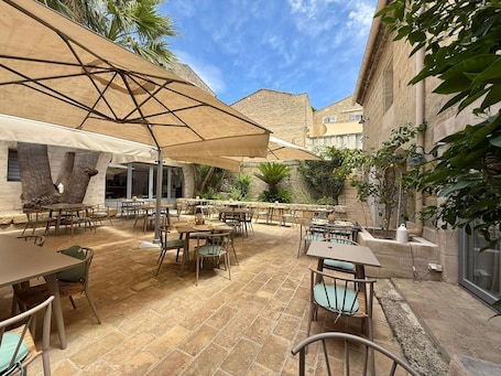 Exterior. Hôtel Restaurant O'Banel