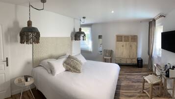 Caja de seguridad en la habitación y decoración personalizada