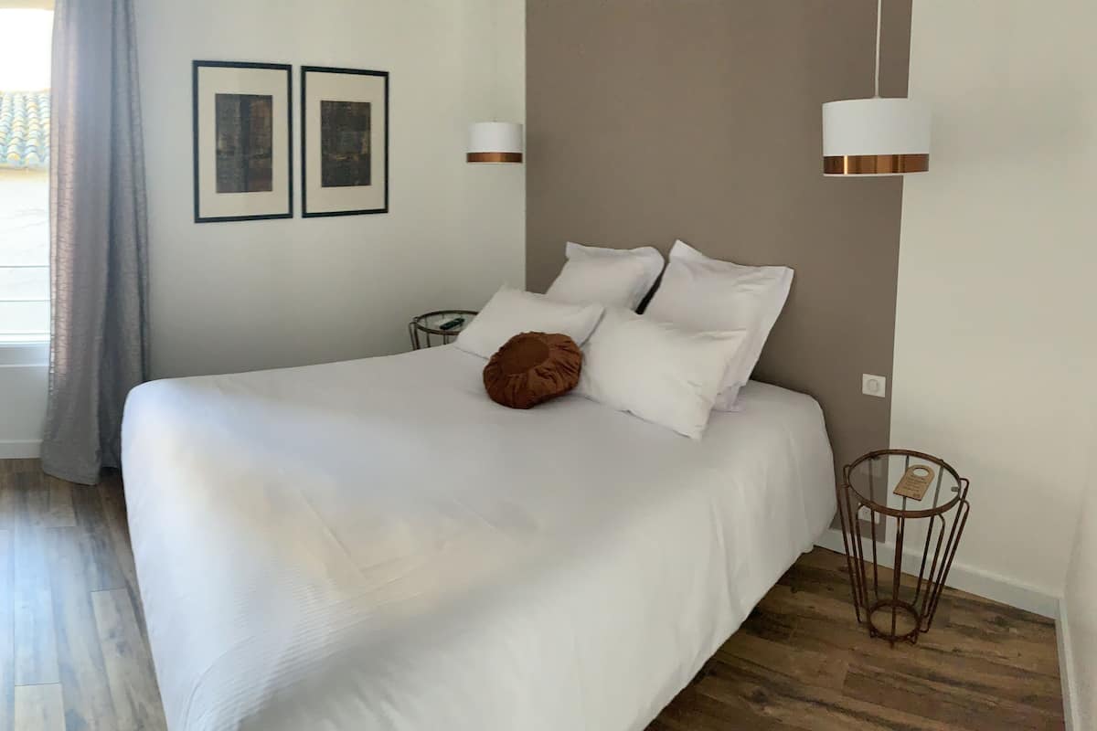 Habitación estándar doble | Caja fuerte, escritorio, espacio para trabajar con un portátil