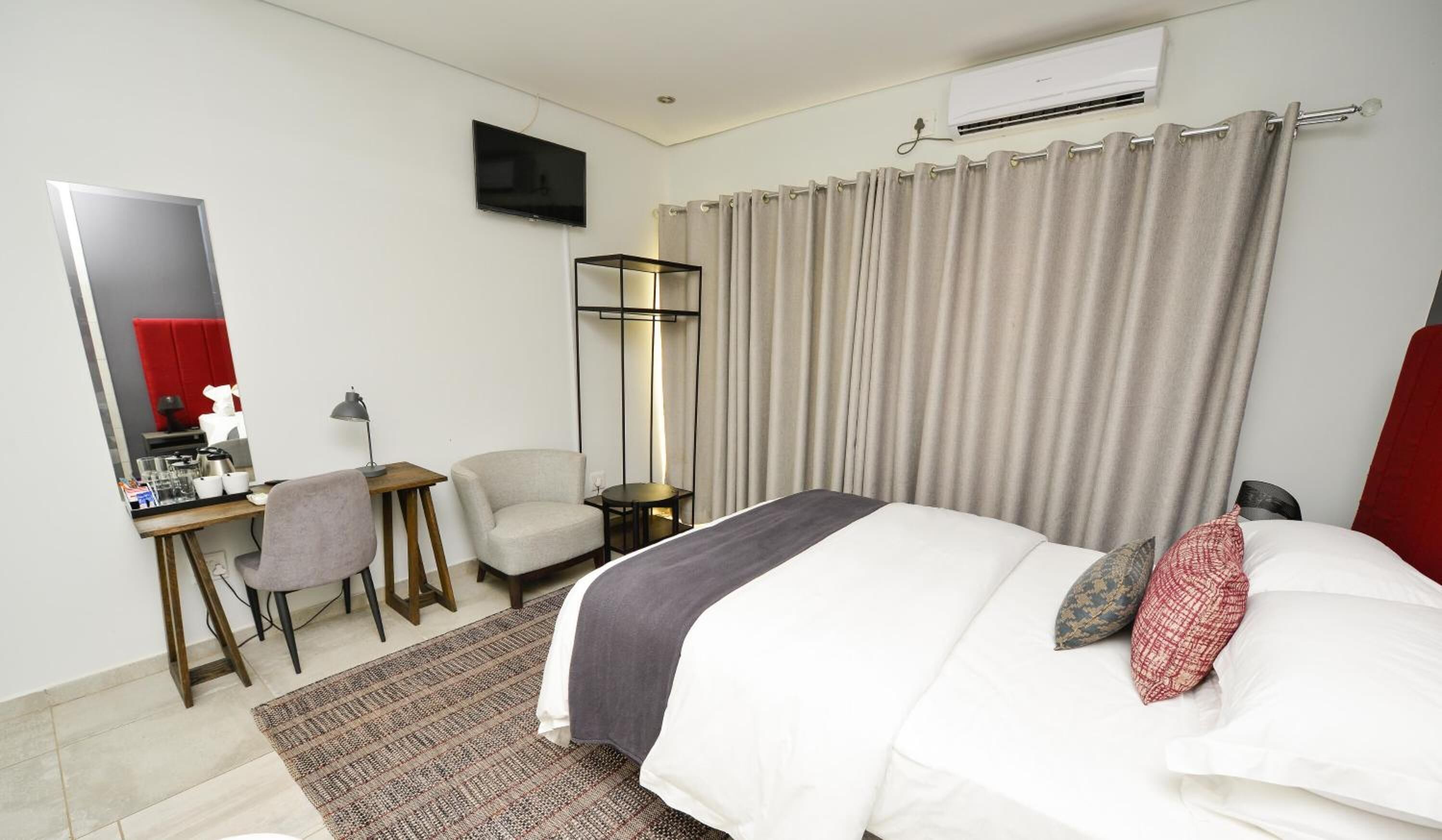 In-room safe, soundproofing, free cribs/infant beds, bed sheets