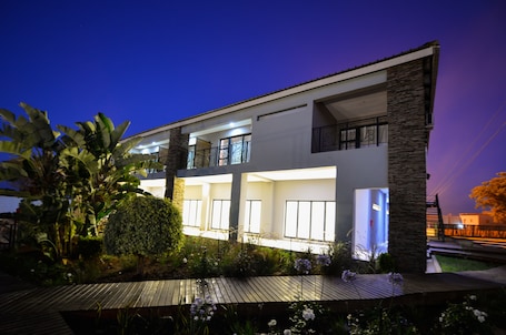 Front of property – evening/night. Serurubele Boutique Hotel