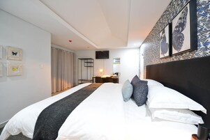 In-room safe, soundproofing, free cribs/infant beds, bed sheets