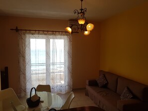 House, 2 Bedrooms, Sea View | Living room