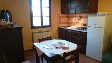 Căn hộ, hiên (Scoiattolo) | Bếp riêng | Tủ lạnh, dụng cụ nấu nướng/bát dĩa/dao nĩa