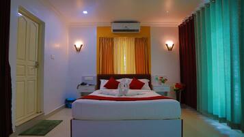 Standard Double Room | 1 bedroom, individually decorated, individually furnished, desk