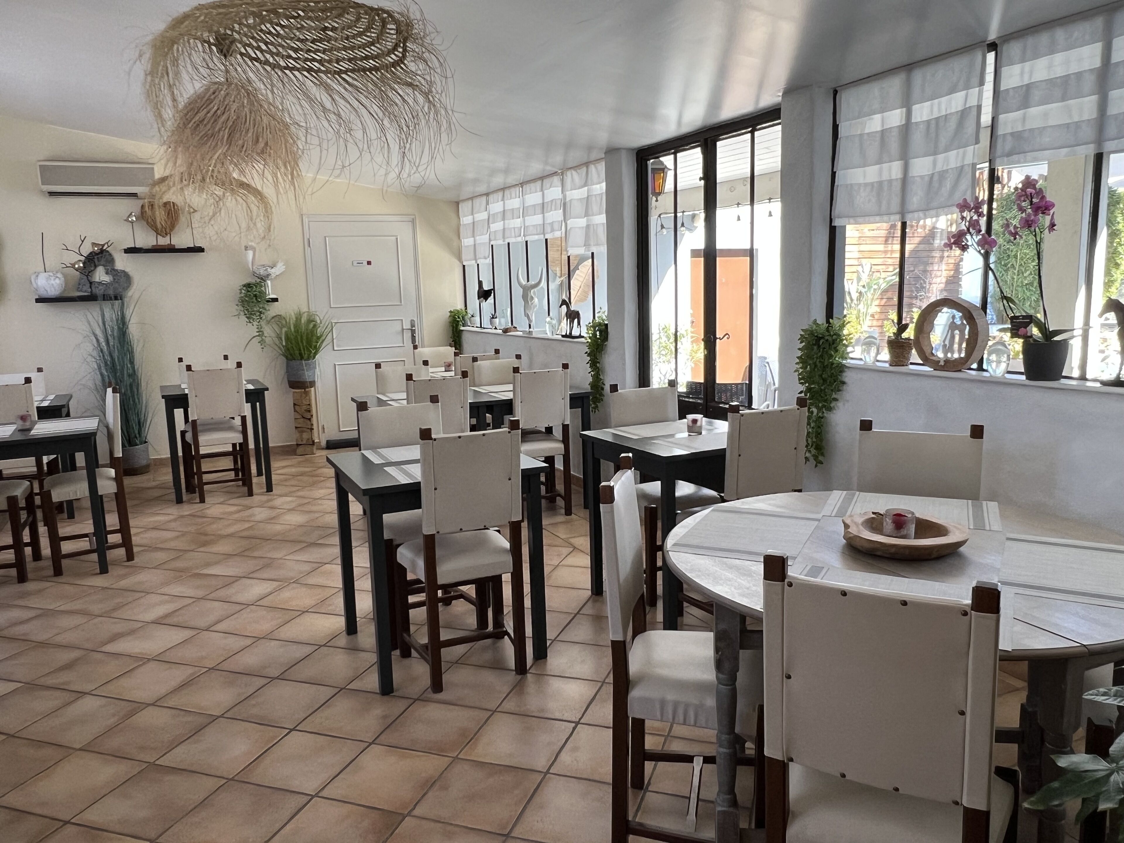 Dagelijks ontbijtbuffet (EUR 12.50 per persoon)