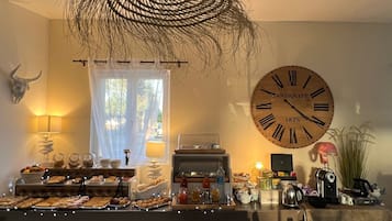 Petit déjeuner buffet (12.50 EUR par personne)