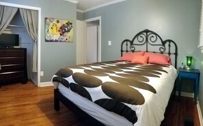 2 bedrooms, iron/ironing board, WiFi, bed sheets