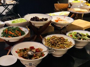 Daily buffet breakfast for a fee