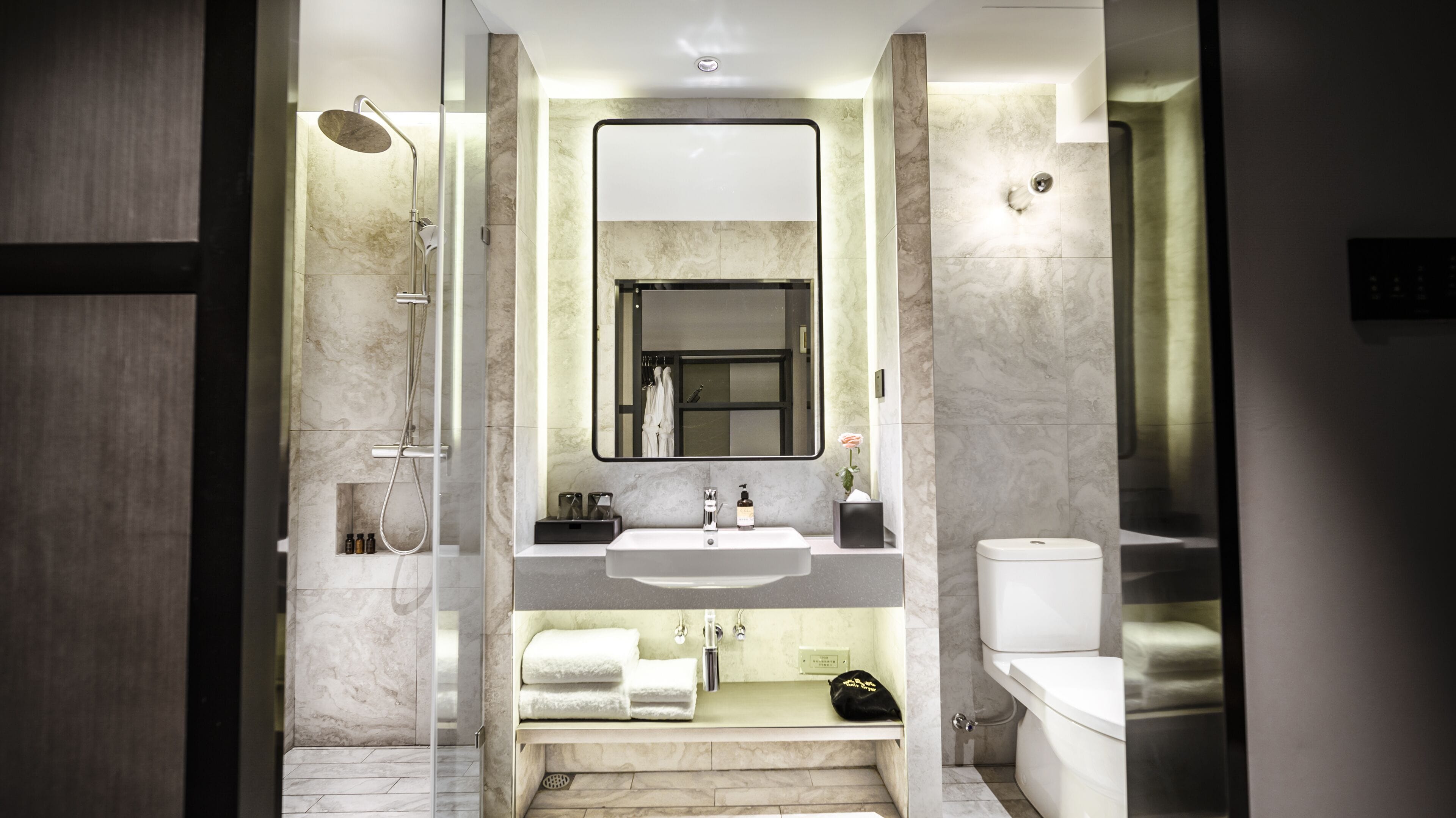 shower, rainfall showerhead, free toiletries, hair dryer