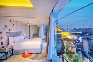 270° Panorama Suite | Minibar, desk, laptop workspace, blackout drapes