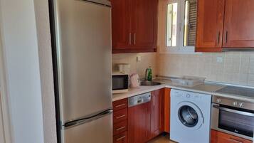 Apartemen Mewah, 2 kamar tidur | Dapur pribadi | Lemari es besar, oven, kompor, dan mesin pembuat kopi/teh